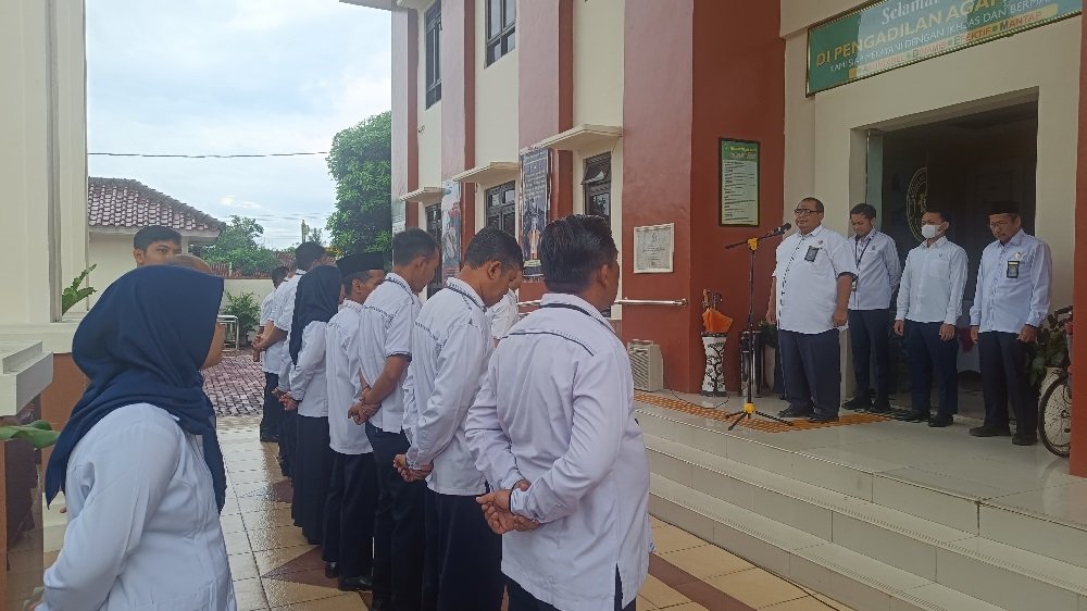 Apel pagi 1404