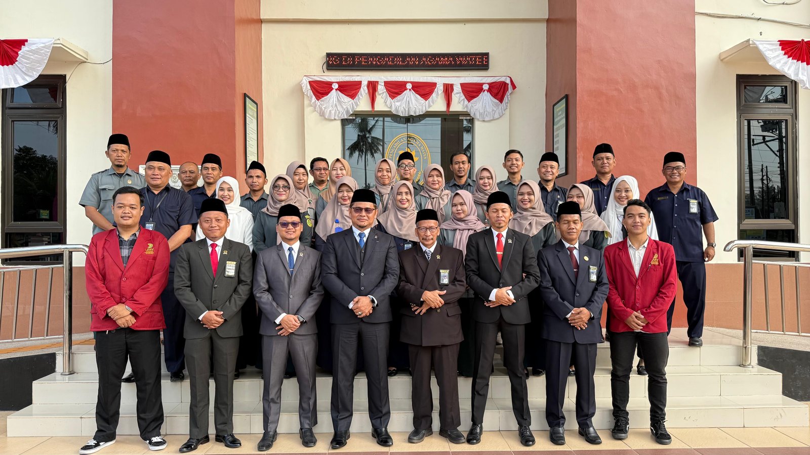 Fotobersama upacara HUT MA ke 80 PA Wates