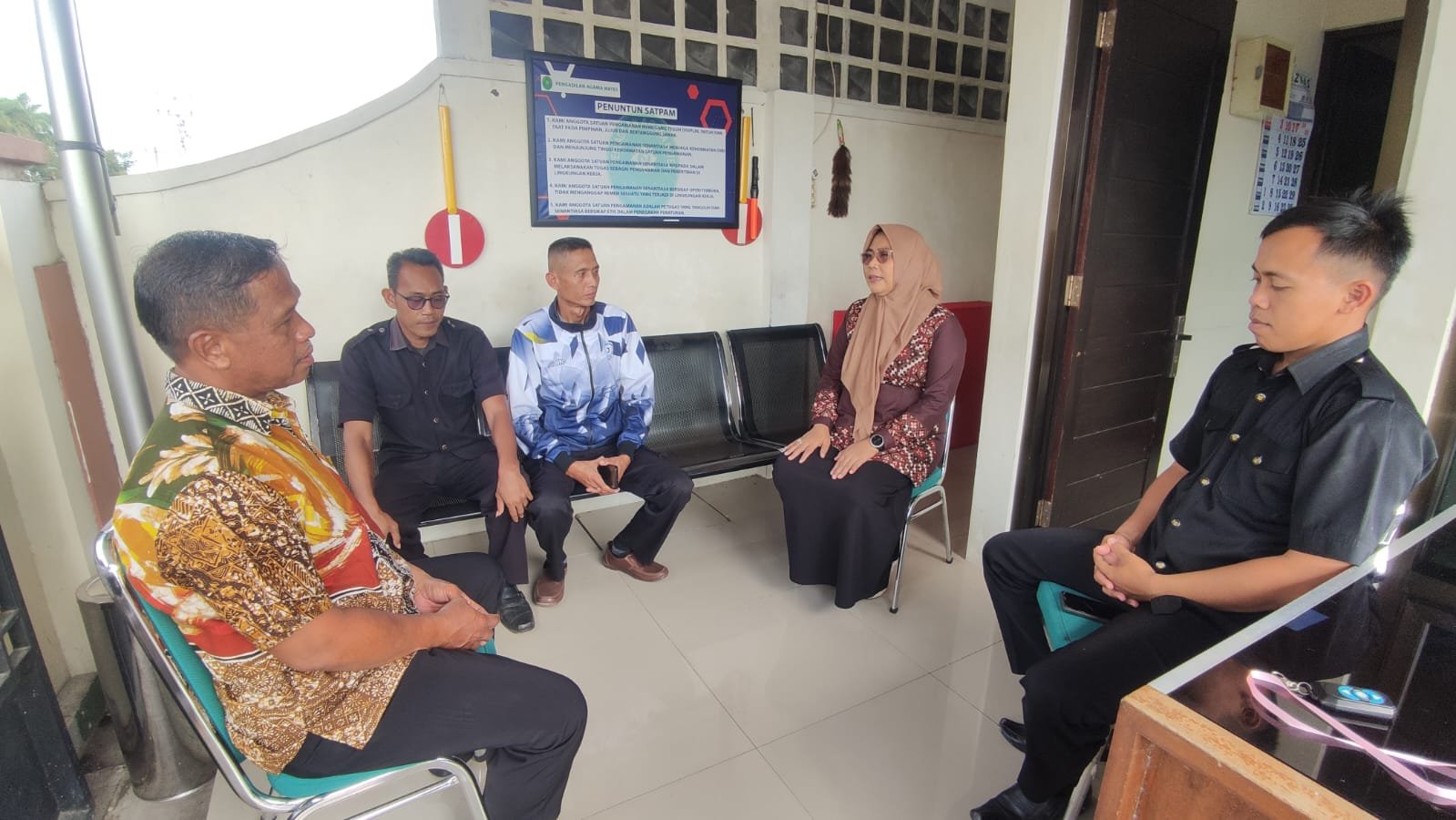 brifing satpam oleh waka